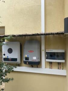 batterie pour panneau solaire sur pans de toiture