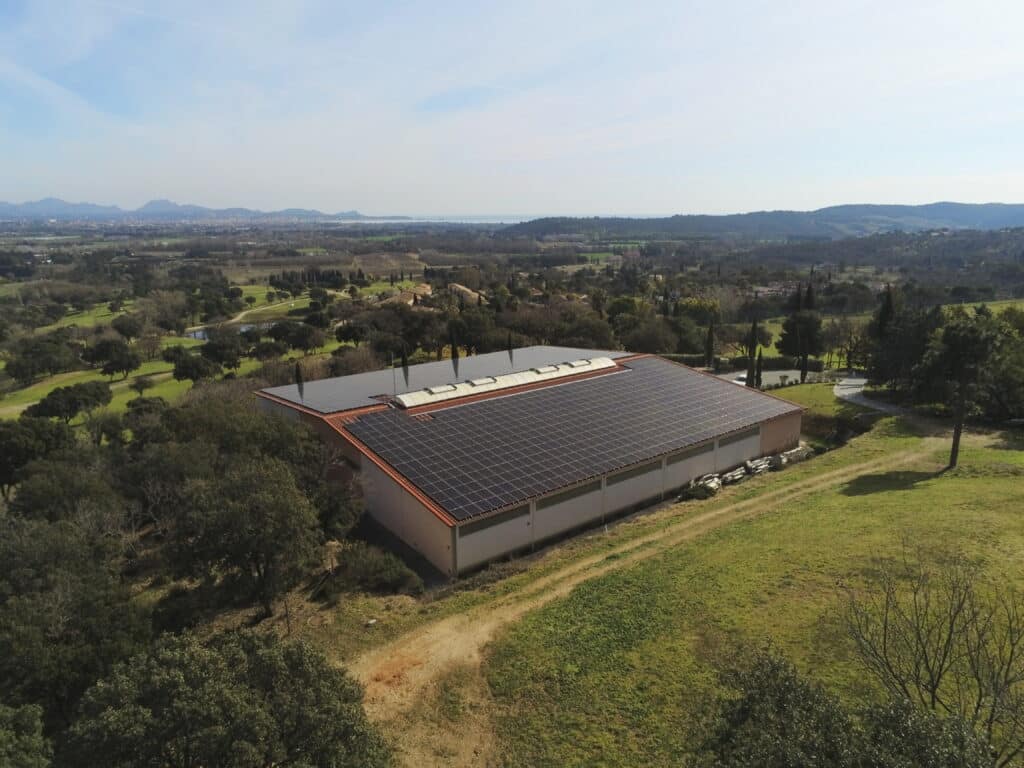 pose de panneaux solaires au golf de roquebrune sur argens
