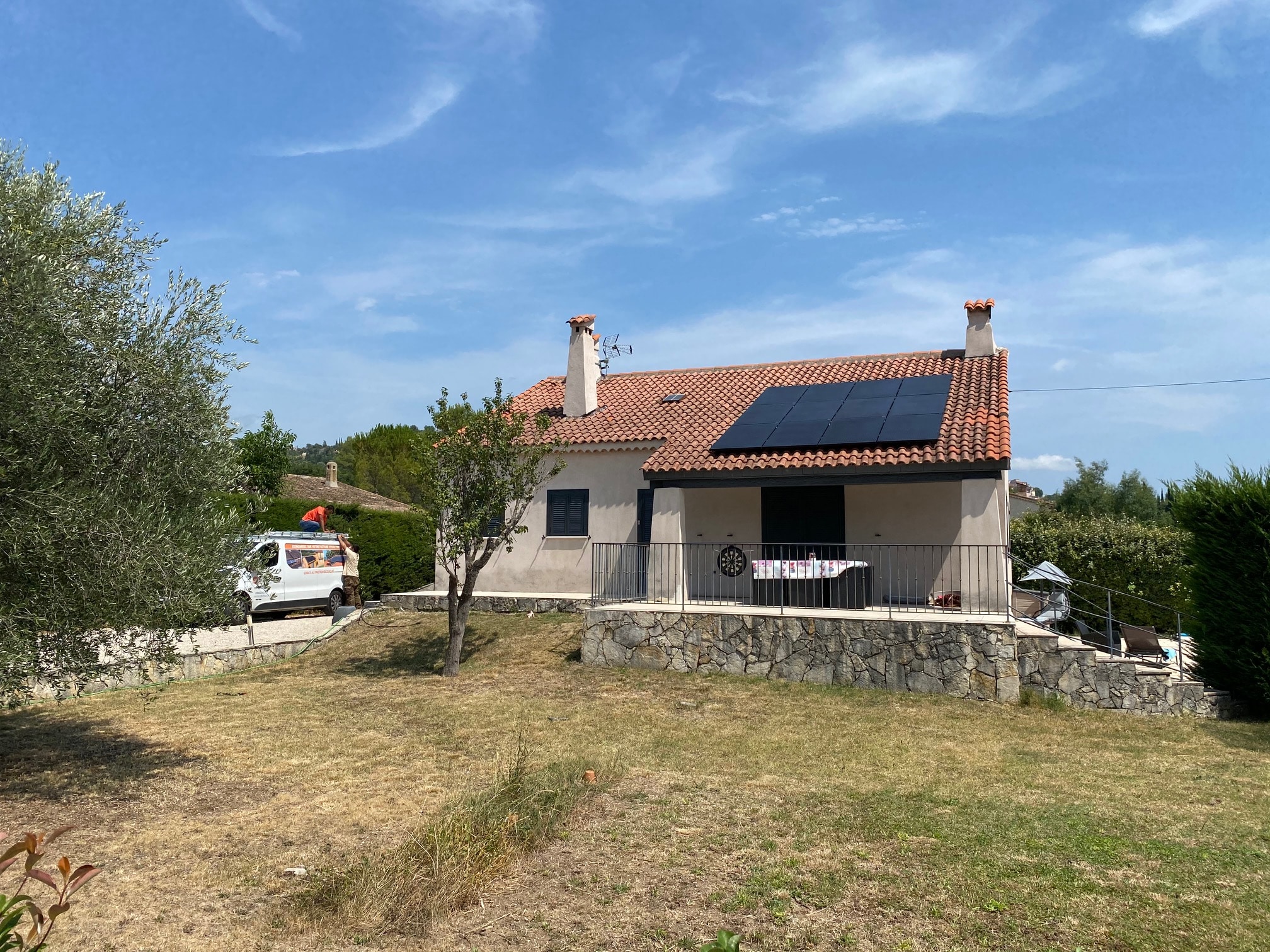pose de panneaux solaires sur les terrasses