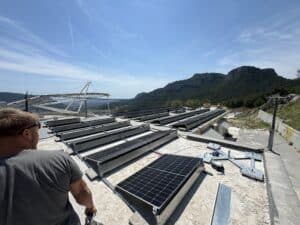 toiture solaire plate au revest